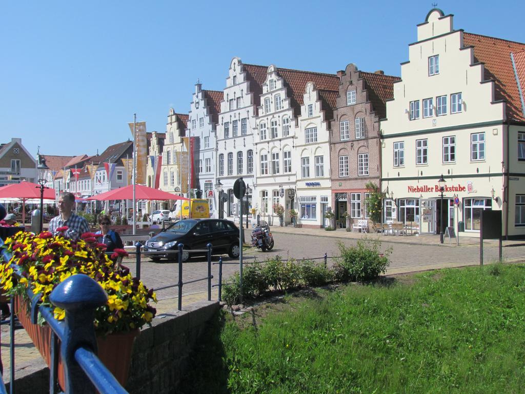 Apartments Im Froschhaus Mit Fruehstueckskuechen Friedrichstadt Exterior foto
