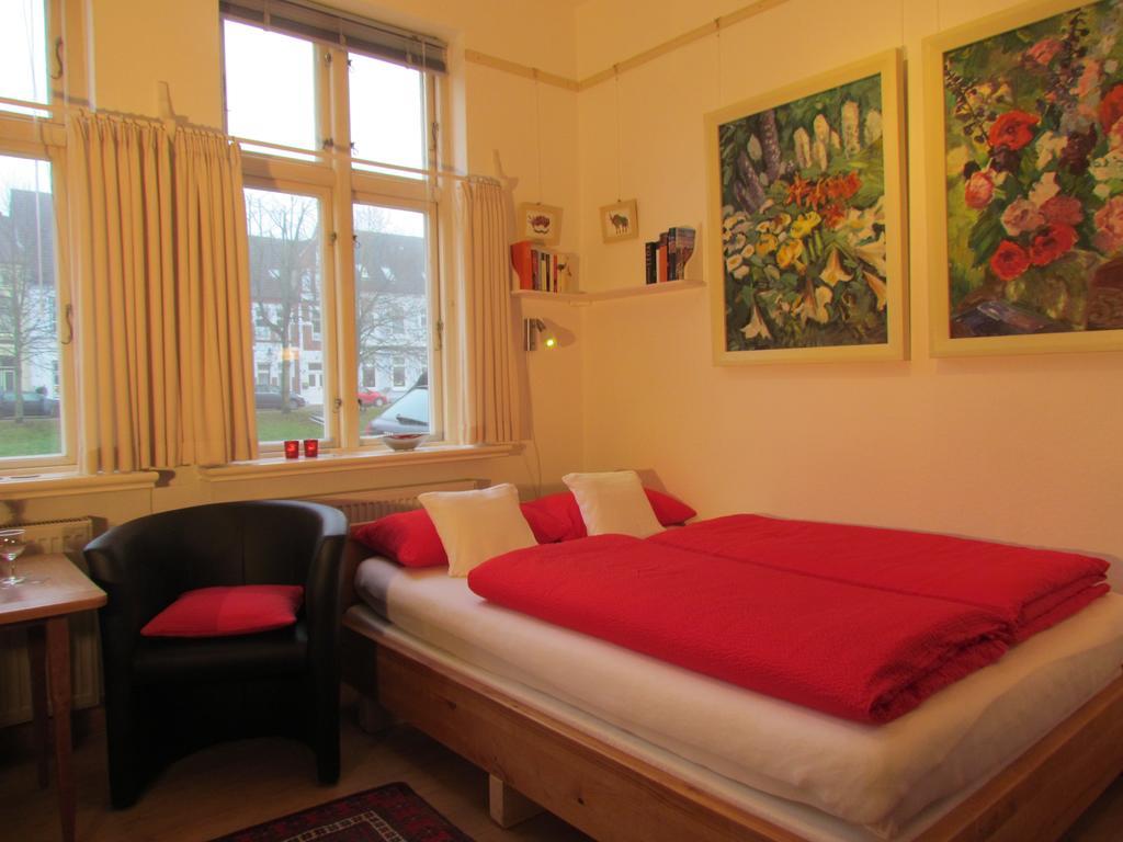 Apartments Im Froschhaus Mit Fruehstueckskuechen Friedrichstadt Exterior foto