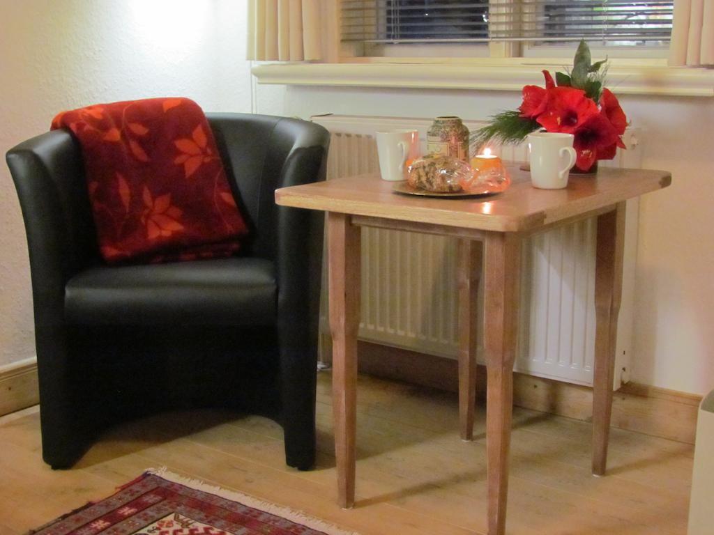 Apartments Im Froschhaus Mit Fruehstueckskuechen Friedrichstadt Quarto foto