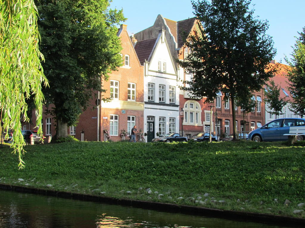 Apartments Im Froschhaus Mit Fruehstueckskuechen Friedrichstadt Exterior foto