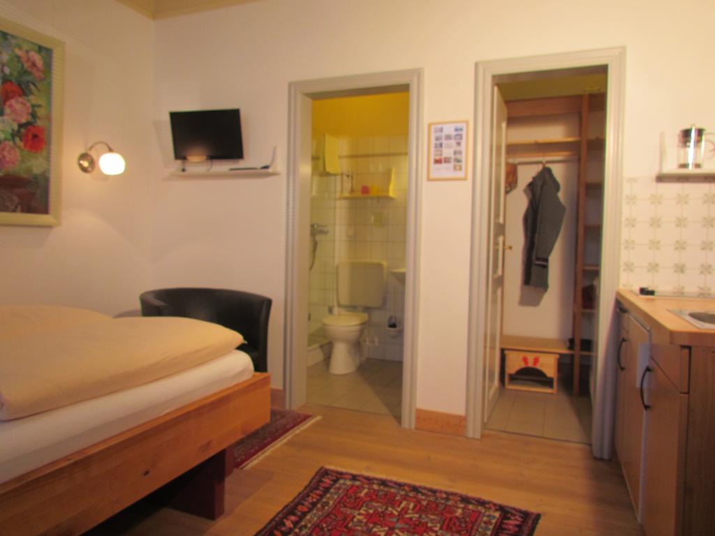 Apartments Im Froschhaus Mit Fruehstueckskuechen Friedrichstadt Exterior foto
