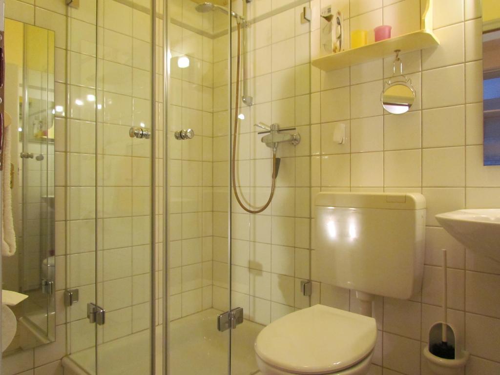 Apartments Im Froschhaus Mit Fruehstueckskuechen Friedrichstadt Exterior foto